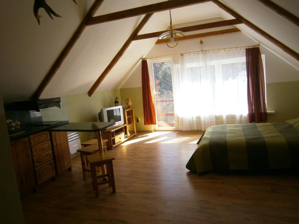 Atmatas Hotel Bernati Bilik gambar