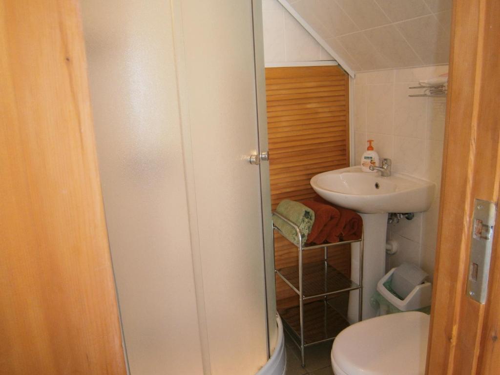 Atmatas Hotel Bernati Bilik gambar